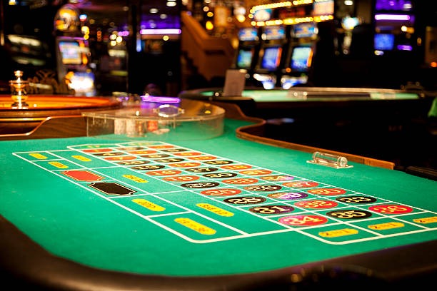 Texas Hold'em poker table on asia28 showing community cards and player positions